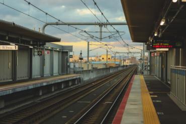 An empty railway station in Osaka, Japan, in 2020. The unprecedented plunge in electricity use around the world at the beginning of the global pandemic was tied to shut-down policies and other factors. Surprisingly, the recovery to pre-COVID levels was quite fast and not linked to those same factors. (Image credit: Ryutaro Tsukata)