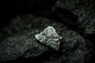 Photo of a piece of graphite ore