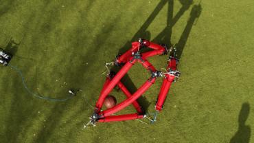 A new type of robot combines traditional and soft robotics, making it safe but sturdy. Once inflated, it can change shape and move without being attached to a source of energy or air.